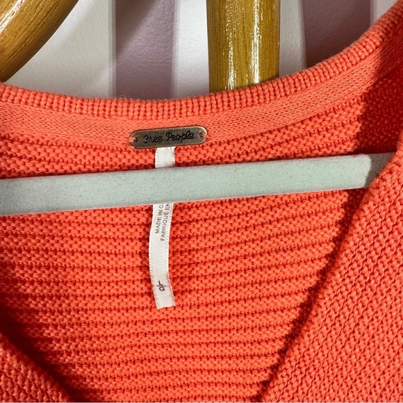 Free People Pink Ribbed V Neck Sweater sz L - Picture 3 of 4